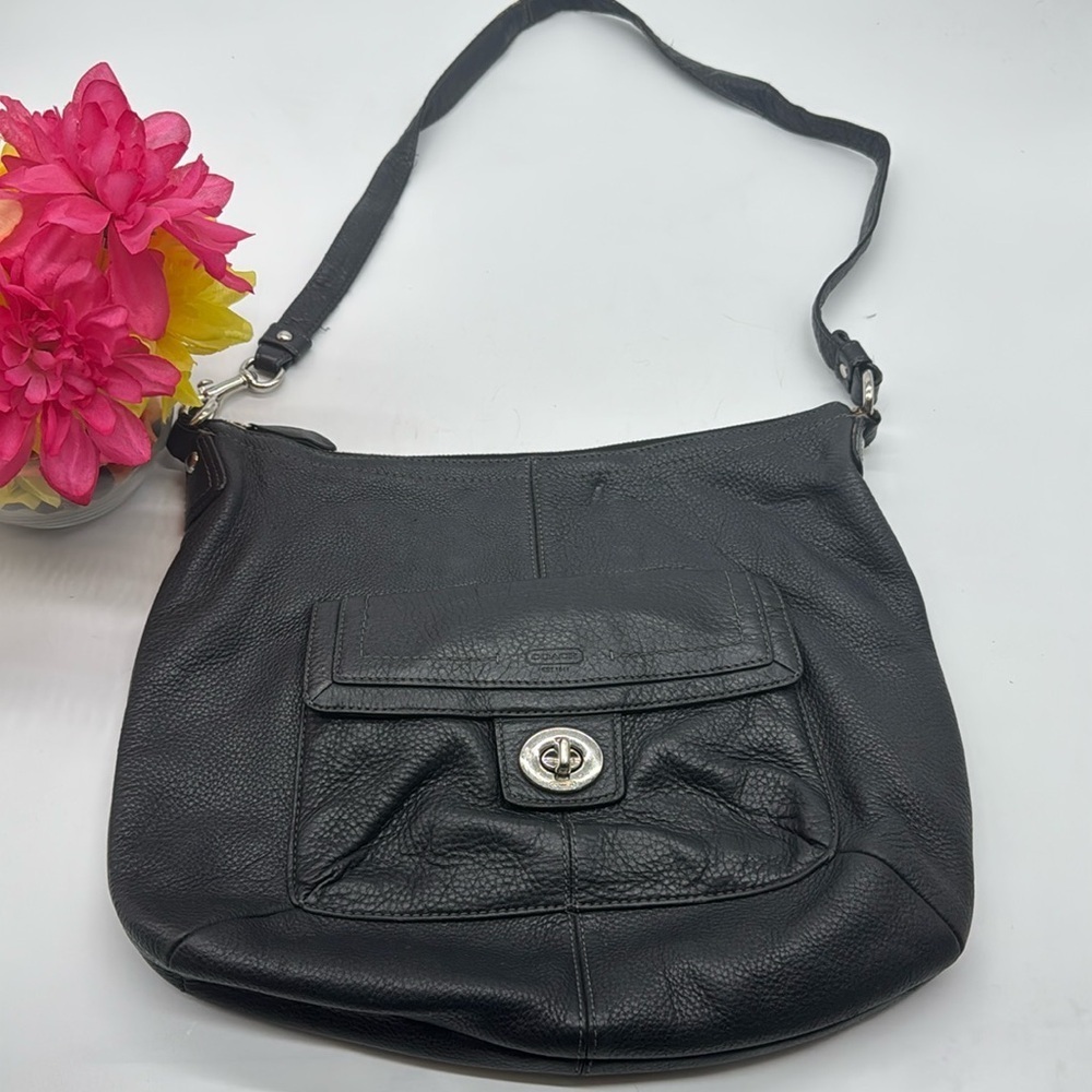 Coach Penelope Style F19045  Black Vintage Leather Crossbody Bag CP7538